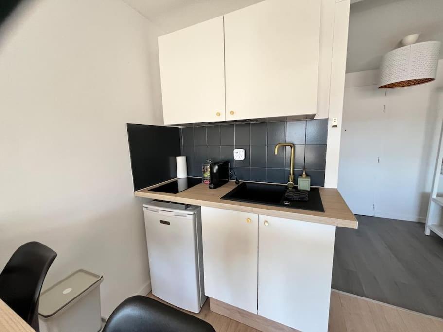 Studio Vue Mer Avec Piscine Et Terrain De Tennis Sausset-les-Pins Extérieur photo